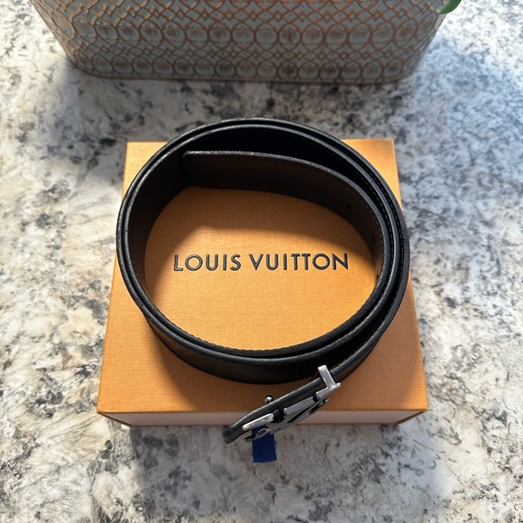 Louis Vuitton Men’s belt Initiales 40 mm reversible - Picture 2 of 6